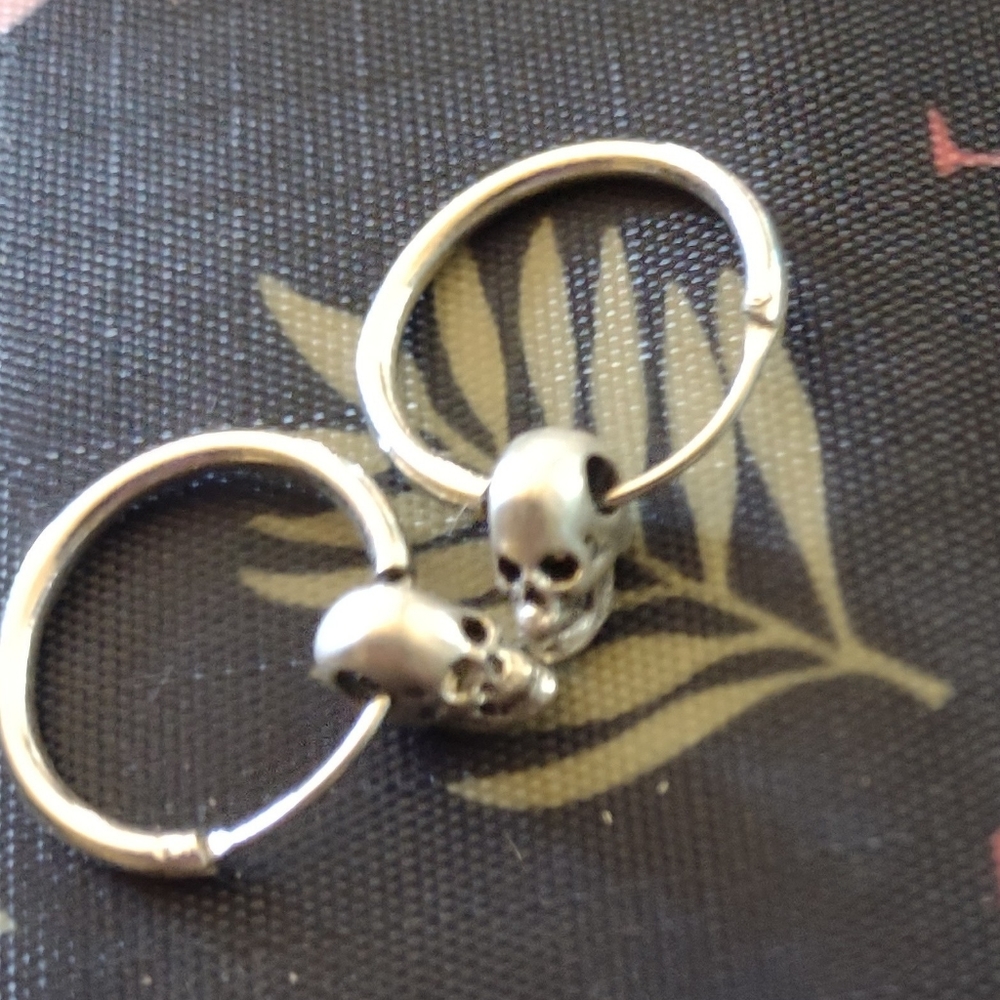 Skull earrings